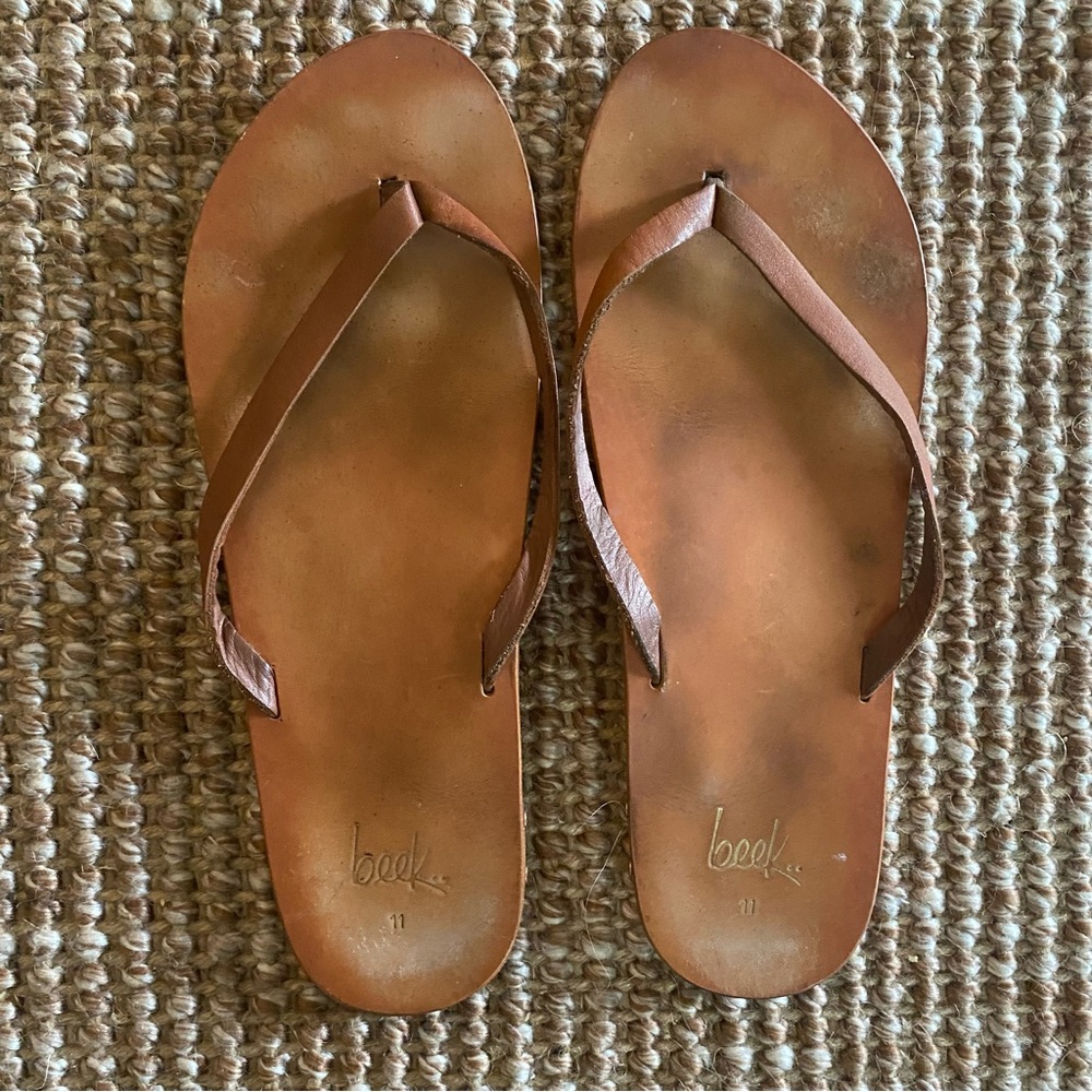 Beek Shorebird leather tan flip flop thong size 11